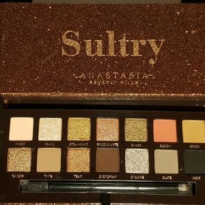 FREE GWP ABH Sultry Palette
